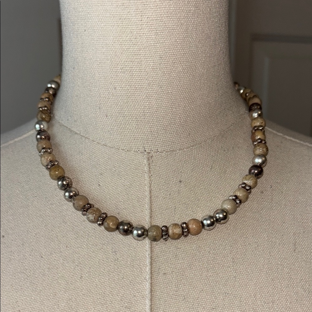 1928 Silver And Brown Elegant Necklace